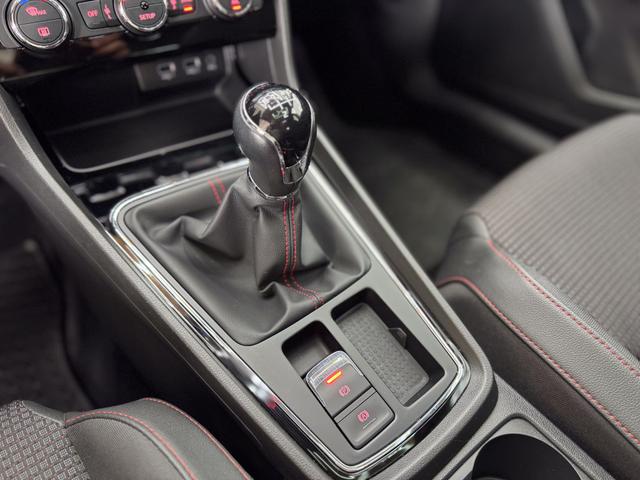 Seat Leon 1.5 TSI FR PANO NAVI RFK SHZ PDC v+h 