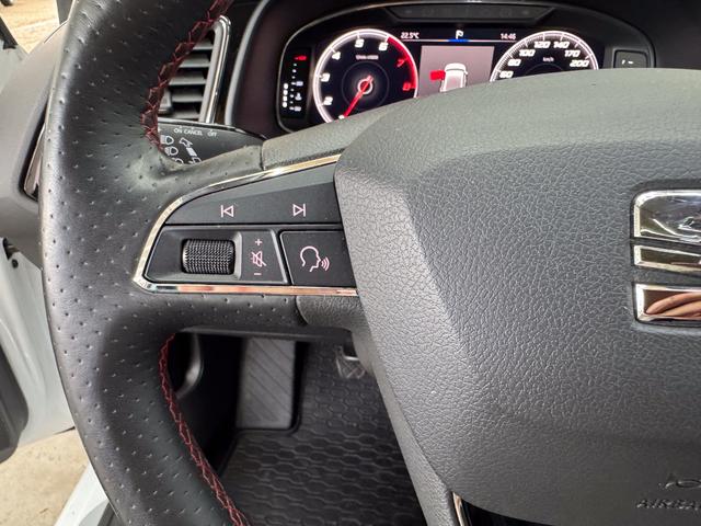 Seat Leon 1.5 TSI FR PANO NAVI RFK SHZ PDC v+h 