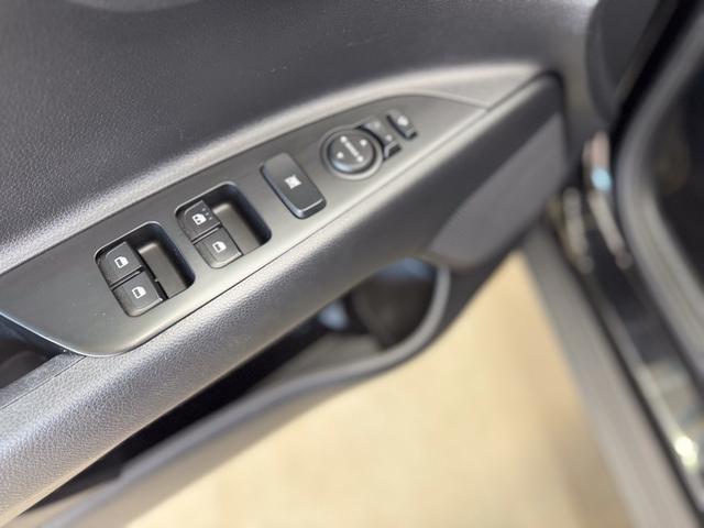 Kia Stonic VISION NAVI SHZ RFK PDC TEMPOMAT KLIMAAUTOMATIK 