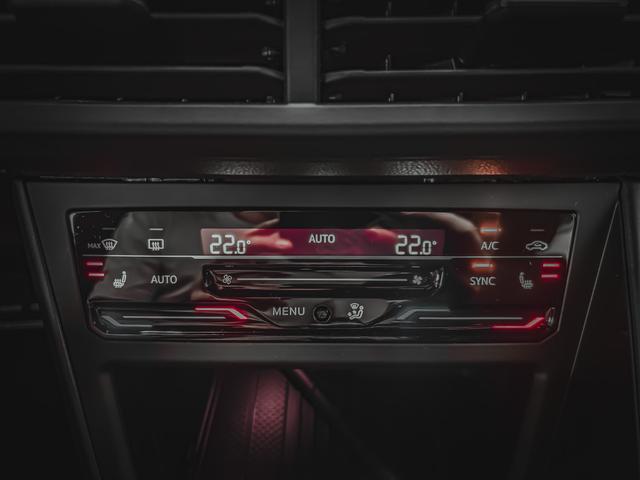 Volkswagen Taigo R-LINE DSG BLACK PACK MATRIX ACC SHZ 