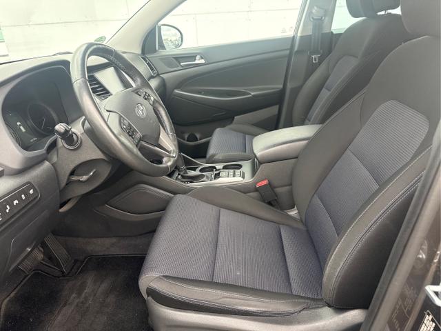Hyundai / TUCSON / Grau /  /  / 