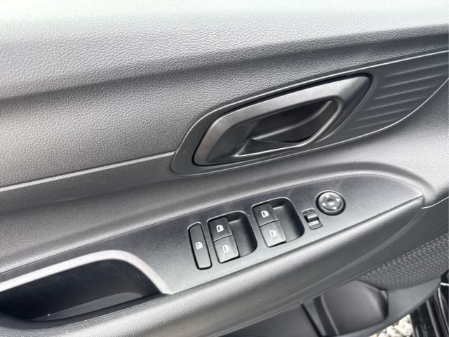 Hyundai / i20 / Grau / / / 
