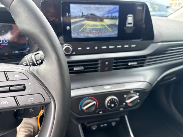 Hyundai / i20 / Grau / / / 