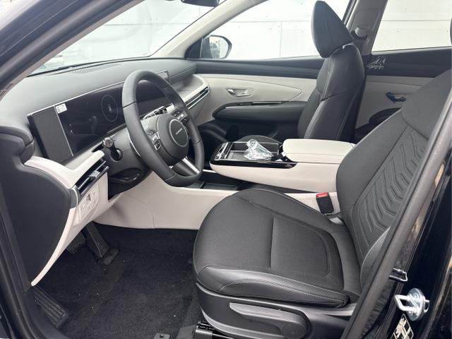 Hyundai / TUCSON / Grau / / / 