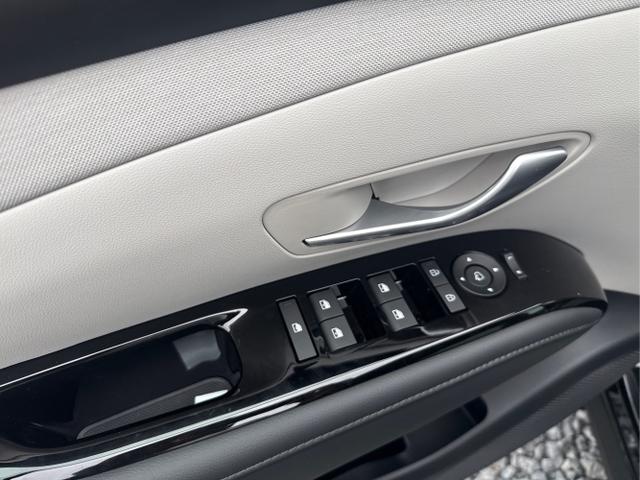 Hyundai / TUCSON / Grau / / / 