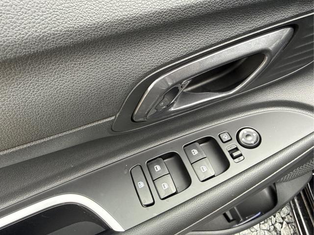 Hyundai / i20 / Grau / / / 
