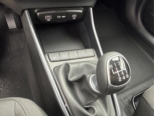 Hyundai / i20 / Grau / / / 