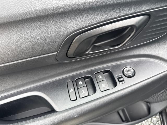Hyundai / i20 / Grau / / / 
