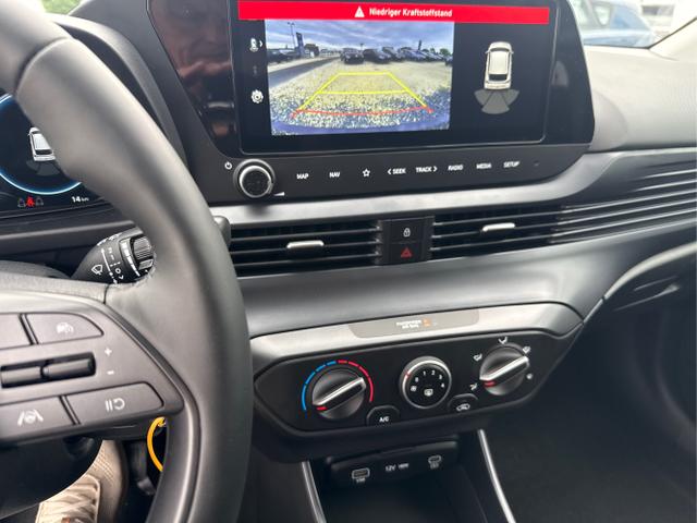 Hyundai / i20 / Grau / / / 
