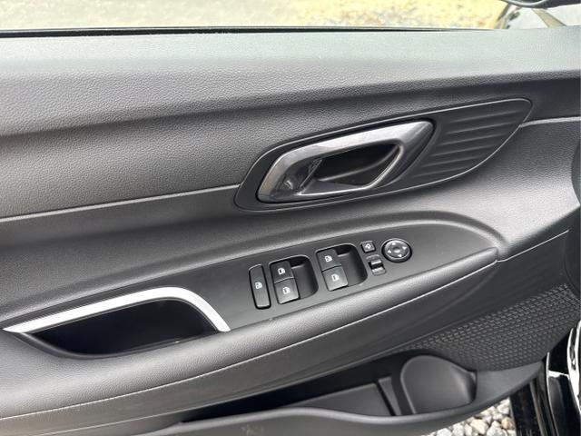 Hyundai / i20 / Grau / / / 
