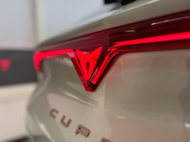 Cupra Leon Sportstourer 1.5 eTSI DSG AHK KEYLESS RFK ACC PDC SHZ 