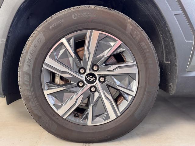 Hyundai TUCSON 1 TREND 2WD HEV AUT NAVI RFK PDC SHZ 