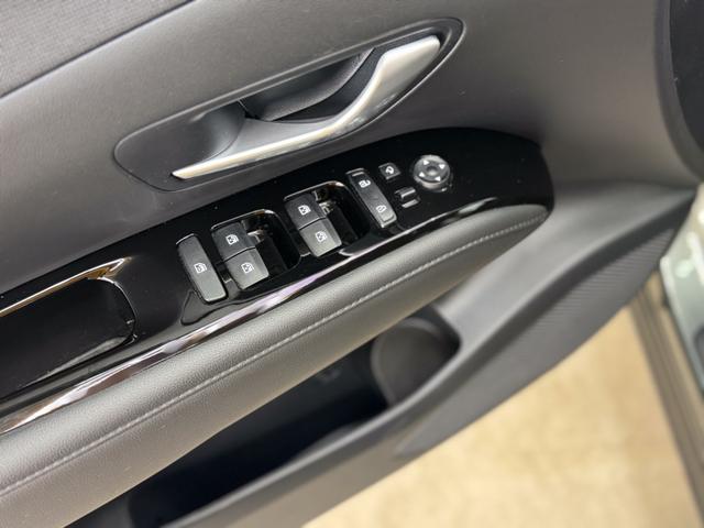 Hyundai TUCSON TREND 2WD HEV AUT NAVI RFK PDC SHZ 