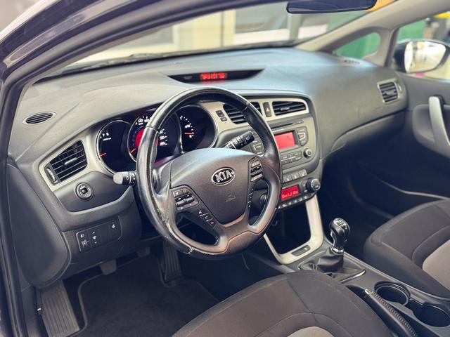 Kia Ceed FIFA World Cup Edition SHZ KLIMAAUTOMATIK PDC 