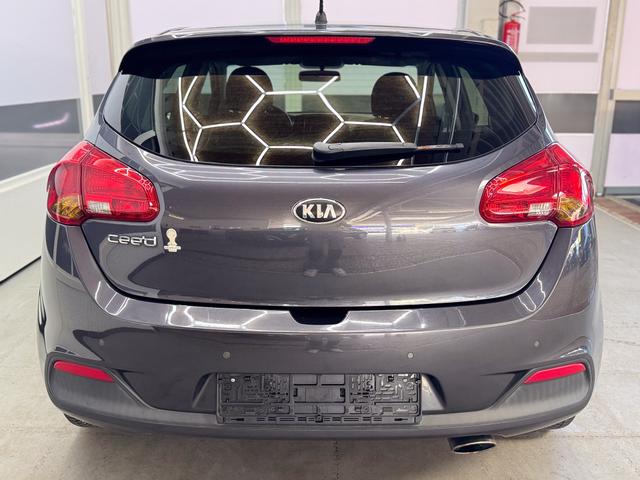 Kia Ceed FIFA World Cup Edition SHZ KLIMAAUTOMATIK PDC 