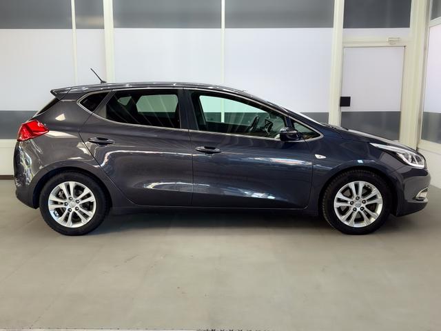 Kia Ceed FIFA World Cup Edition SHZ KLIMAAUTOMATIK PDC 