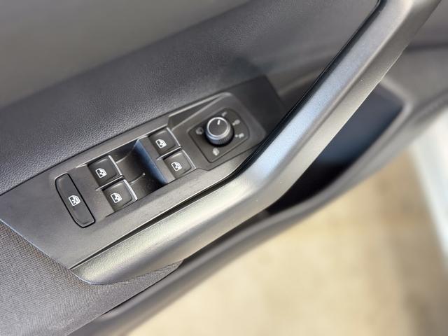 Volkswagen Taigo R-LINE SHZ BLACK PACK MATRIX ACC 