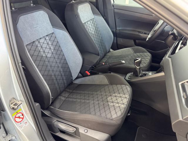 Volkswagen Taigo R-LINE SHZ BLACK PACK MATRIX ACC 