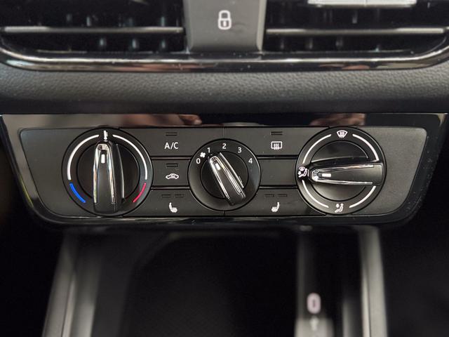 Skoda Kamiq Easy DSG AHK TEMPOMAT SHZ ALU 