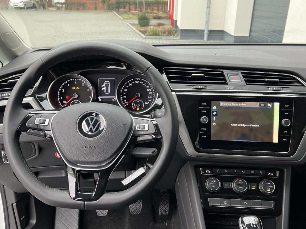 Volkswagen Touran Highline 2,0 TDI 90KW Navigation Neuwagen mit Rabatt