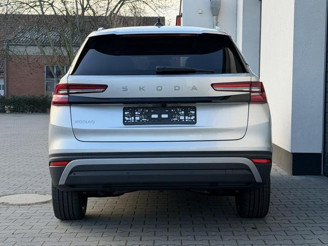 Skoda Kodiaq Selection 1,5 TSI mHEV DSG 110KW Navi Leder 7Sitze 