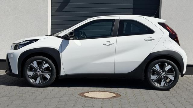 Toyota Aygo X Play 1,5 Hybrid CVT 85KW Winterpaket 