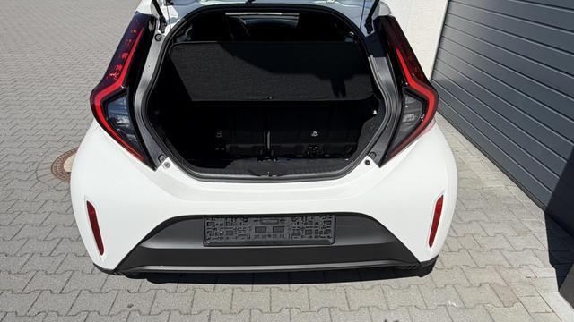 Toyota Aygo X Play 1,5 Hybrid CVT 85KW Winterpaket 