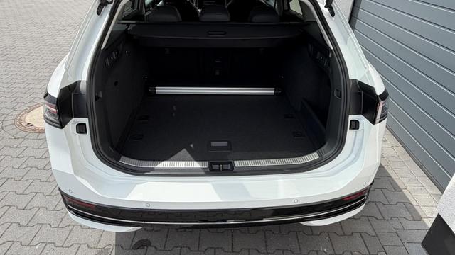 Volkswagen Passat Variant Elegance 1,5 eTSI DSG Leder DCC 