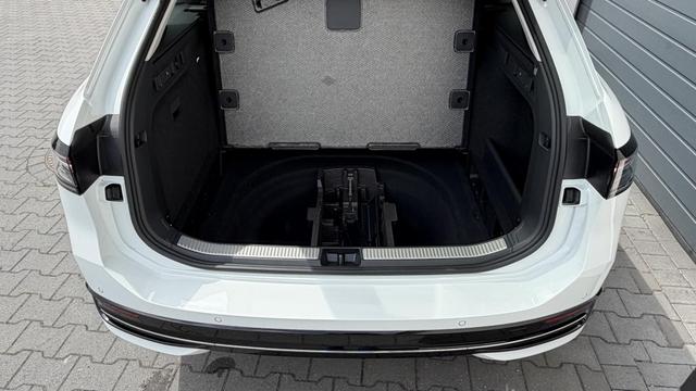 Volkswagen Passat Variant Elegance 1,5 eTSI DSG Leder DCC 