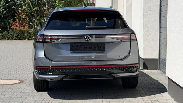 Volkswagen Passat Variant R-Line 2,0 TSI DSG 4Motion 195KW Navi Pro 