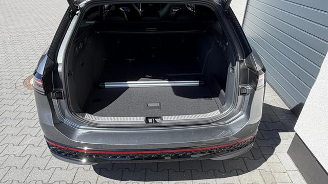 Volkswagen Passat Variant R-Line 2,0 TSI DSG 4Motion 195KW Navi Pro 