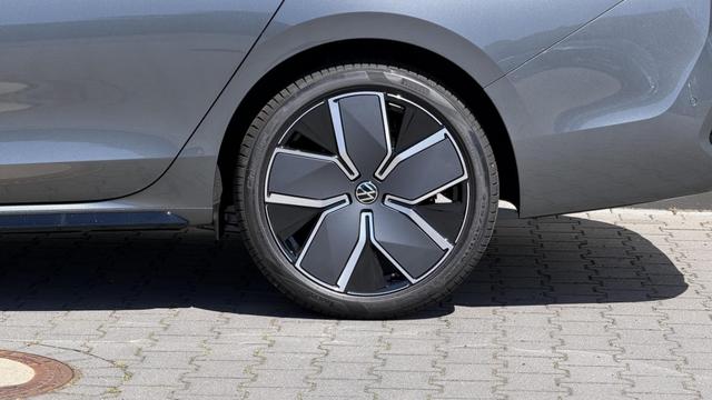 Volkswagen Passat Variant R-Line 2,0 TSI DSG 4Motion 195KW Navi Pro 