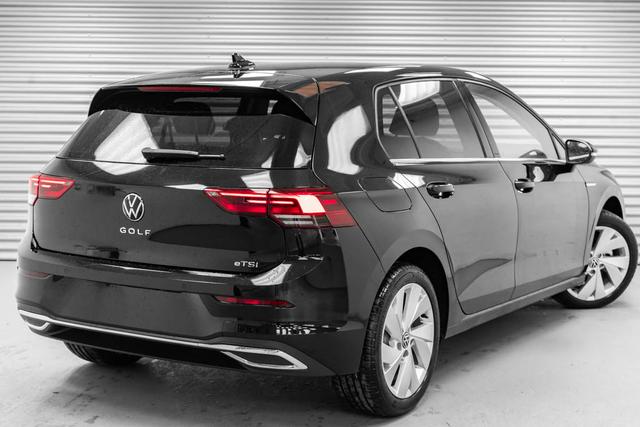 Volkswagen Golf VIII 1,5 eTSI DSG Style - LAGER 