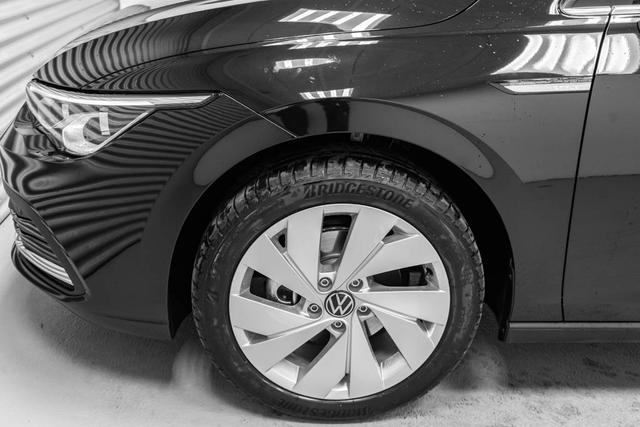 Volkswagen Golf VIII 1,5 eTSI DSG Style - LAGER 