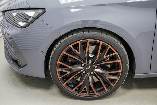 Leon Sportstourer ST 2,0 TSI DSG 4Drive VZ Kombi - LAGE -LAG. 