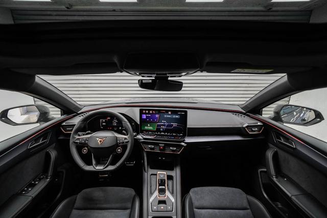 Leon Sportstourer ST 2,0 TSI DSG 4Drive VZ Kombi - LAGE -LAG. 