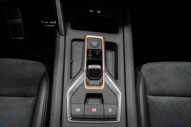 Leon Sportstourer ST 2,0 TSI DSG 4Drive VZ Kombi - LAGE -LAG. 