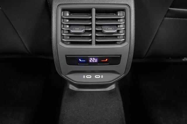 Leon Sportstourer ST 2,0 TSI DSG 4Drive VZ Kombi - LAGE -LAG. 