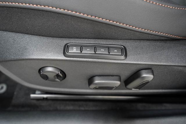 Leon Sportstourer ST 2,0 TSI DSG 4Drive VZ Kombi - LAGE -LAG. 