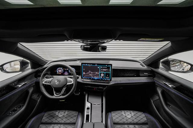 Passat Variant 2,0 TDI DSG 4Motion R-Line -LAG. 