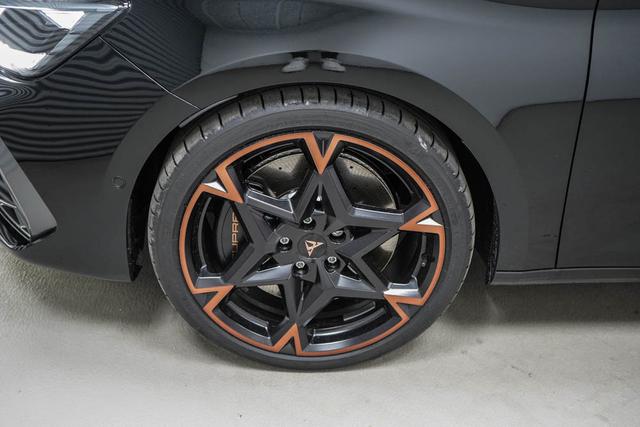 Cupra Leon Sportstourer ST 2,0 TSI DSG 4Drive VZ Kombi - LAGE -LAG. 