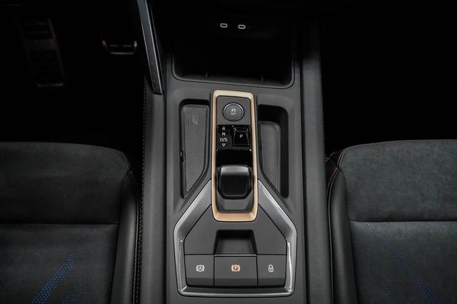 Cupra Leon Sportstourer ST 2,0 TSI DSG 4Drive VZ Kombi - LAGE -LAG. 