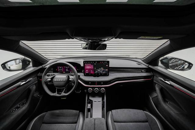 Skoda Superb Combi Kombi 1,5 TSI iV DSG Plug-in-Hybrid -LAG. 