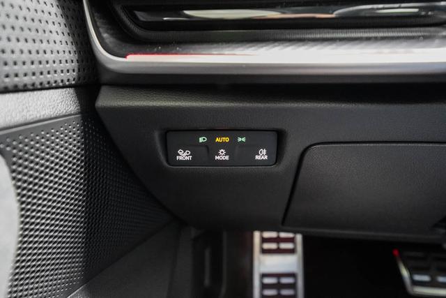 Skoda Superb Combi Kombi 1,5 TSI iV DSG Plug-in-Hybrid -LAG. 