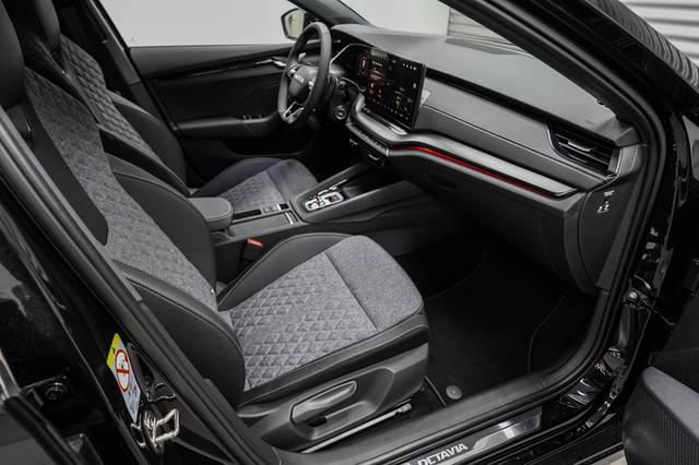 Skoda Octavia Combi Kombi 1,5 TSI m-HEV DSG Sportline -LAG. 