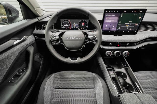 Skoda Superb Combi Kombi 2,0 TDI DSG 4x4 Selection - L -LAG. 