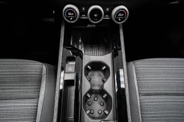 Skoda Superb Combi Kombi 2,0 TDI DSG 4x4 Selection - L -LAG. 