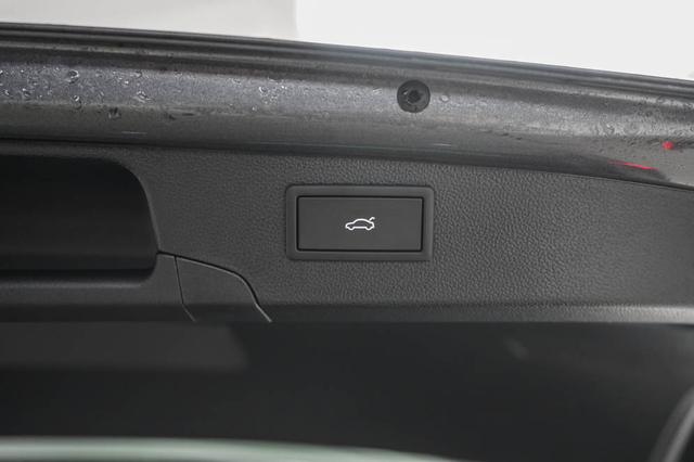 Skoda Superb Combi Kombi 2,0 TDI DSG 4x4 Selection - L -LAG. 