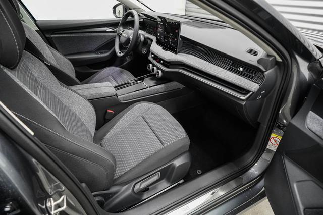 Skoda Superb Combi Kombi 2,0 TDI DSG 4x4 Selection - L -LAG. 