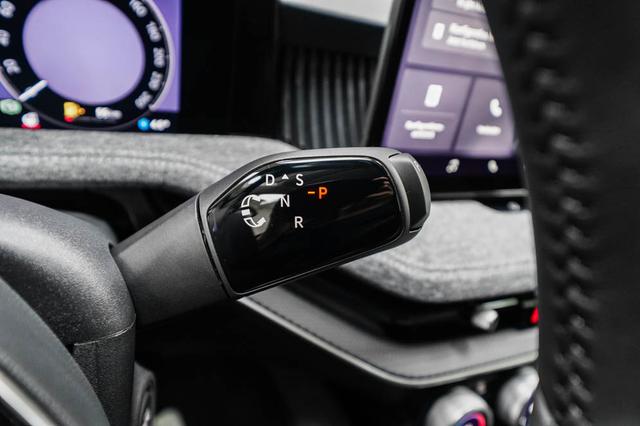 Skoda Superb Combi Kombi 2,0 TDI DSG 4x4 Selection - L -LAG. 